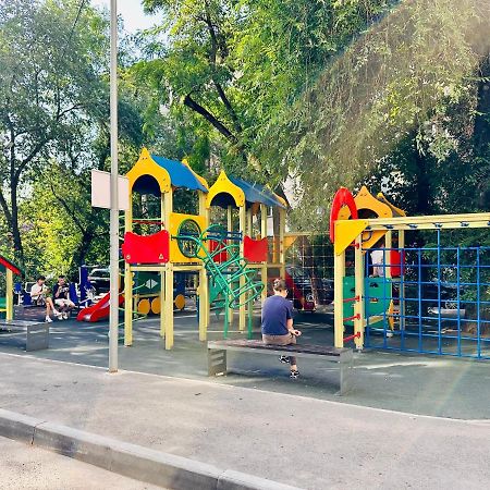 Жк Молодежный В Центре Алматы Алмати Екстер'єр фото
